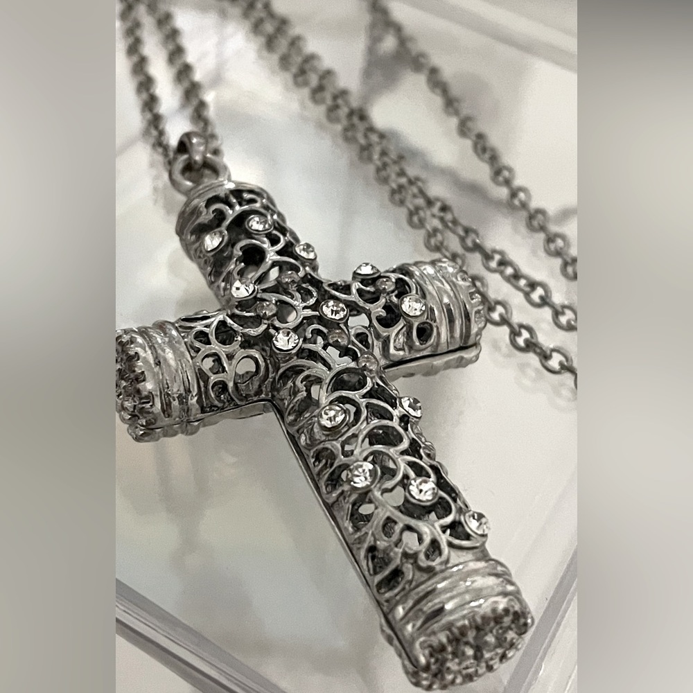 Forever 21 Cross Necklace